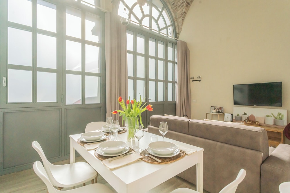 Romantic Escape City Centre With Jacuzzi & Parking by Rent all Como