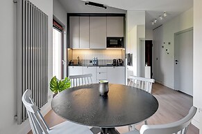 Aura III & Parking by Downtown Apartments