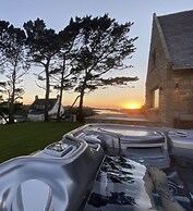 Character House With SPA and sea View