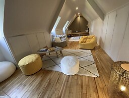 Character House With SPA and sea View