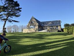 Character House With SPA and sea View