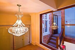 The Godalming Hotel