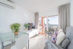 Stylish Beachfront Apartment in Ampuriabrava