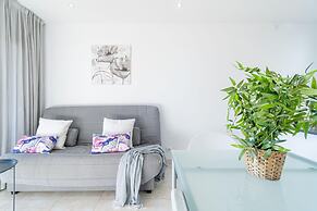 Stylish Beachfront Apartment in Ampuriabrava