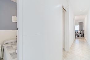 Stylish Beachfront Apartment in Ampuriabrava