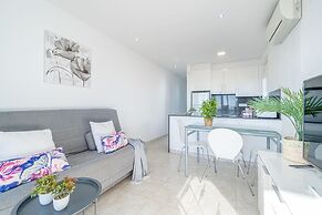 Stylish Beachfront Apartment in Ampuriabrava