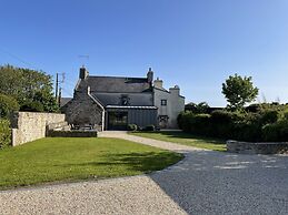 House in Lanildut Near Waterfront & Beaches