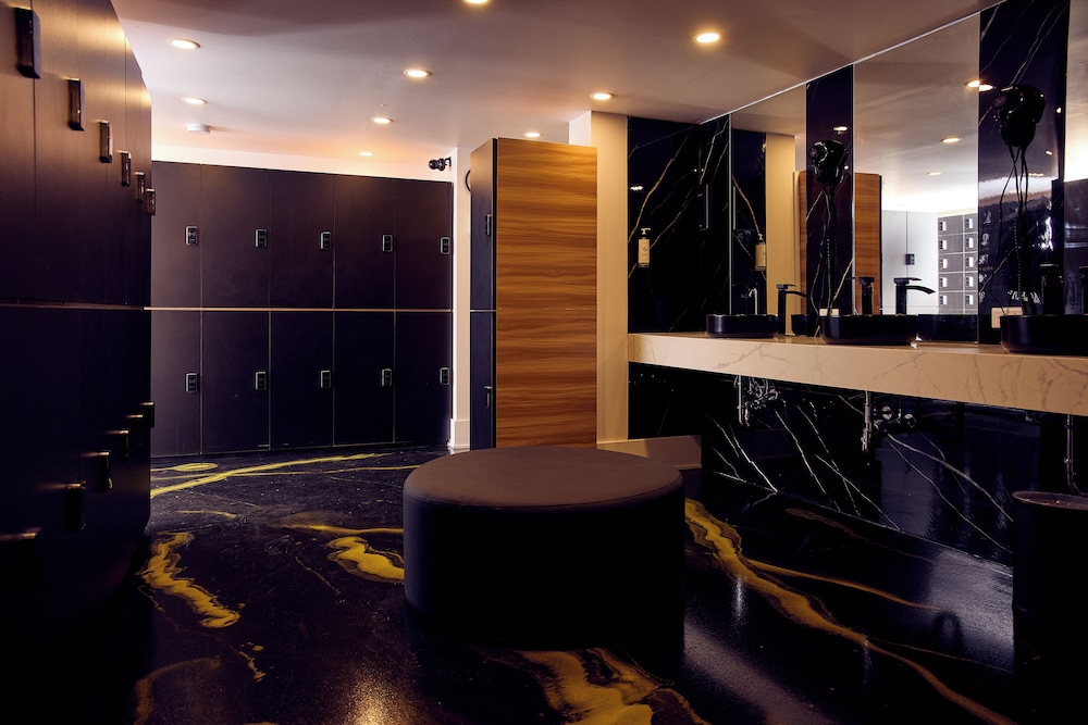 Capsule Hotel