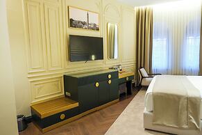 Sur Royals Hotel's
