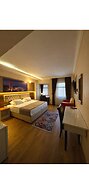 Lucid Otel