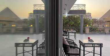 pyramids sun light view inn