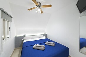 Sunny Coastal Retreat for 4