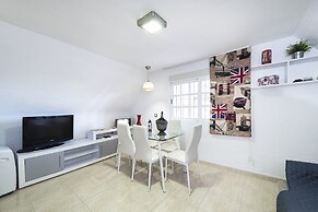 Sunny Coastal Retreat for 4