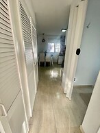 Sunny Coastal Retreat for 4