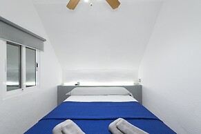 Sunny Coastal Retreat for 4
