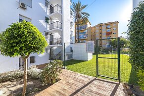 Sunny Coastal Retreat for 4