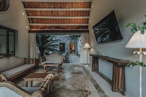 Casa Exclusiva Los Amigos, 4BDR by Cercana