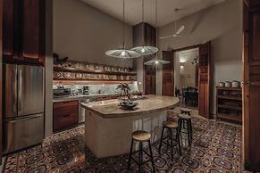 Casa Exclusiva Los Amigos, 4BDR by Cercana