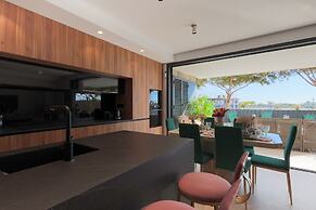 4 Bed Villa - Sleeps 8 - Pool - Garden - Parking