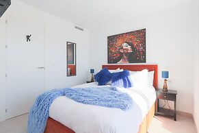 4 Bed Villa - Sleeps 8 - Pool - Garden - Parking