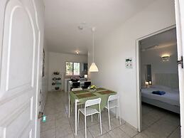 Secure 2-pers Apartment Centrally Located and Close to the Beach