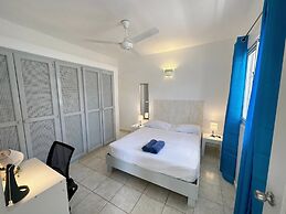 Secure 2-pers Apartment Centrally Located and Close to the Beach
