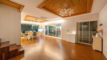 Yeosu La Rosa Private Pool Villa Pension