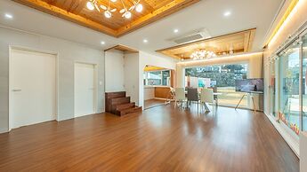 Yeosu La Rosa Private Pool Villa Pension