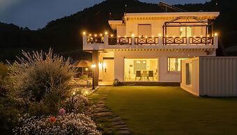 Yeosu La Rosa Private Pool Villa Pension