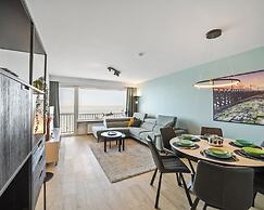 Modern 2-bedroom Flat With sea Views