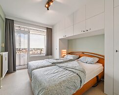 Modern 2-bedroom Flat With sea Views