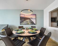 Modern 2-bedroom Flat With sea Views