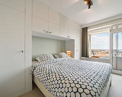 Modern 2-bedroom Flat With sea Views