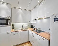 Modern 2-bedroom Flat With sea Views