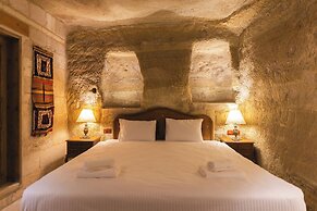 Memory Cave House