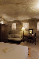 Memory Cave House