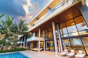 Beachfront Luxury Villa: Your Private Paradise