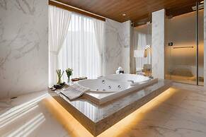 All Inclusive Luxury: Private Beachfront Paradise