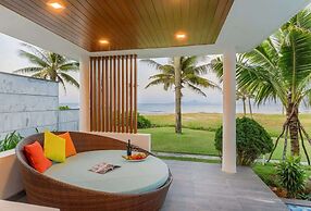 Luxe 6BR Beachfront Villa: Group Getaway Haven
