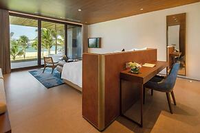 Golfers Paradise: Villa at World-class Course Edge