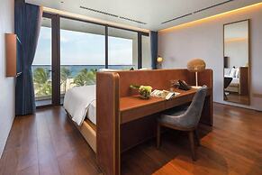 Golfers Paradise: Villa at World-class Course Edge
