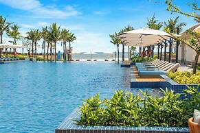 Beachside Villa: 2BR Private Pool & Breakfast