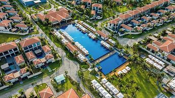 Beachside Villa: 2BR Private Pool & Breakfast
