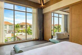 Beachside Villa: 2BR Private Pool & Breakfast
