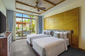 Beachside Villa: 2BR Private Pool & Breakfast