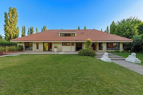 MOT Wine Country Mansion