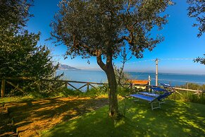 Villa Blue Skyline