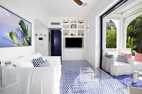 Villa Blue Skyline