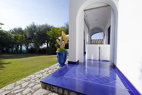 Villa Blue Skyline