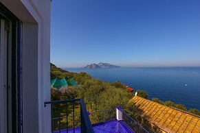 Villa Blue Skyline